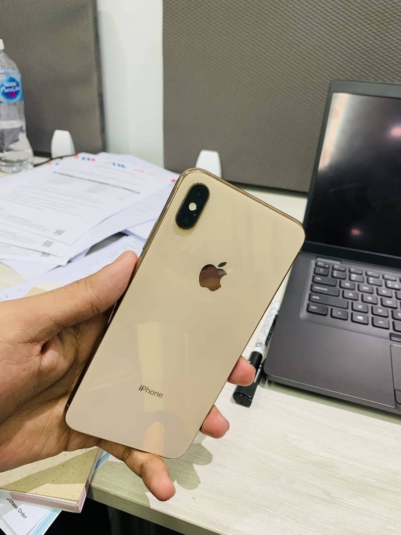 Apple iPhone XS Max 4