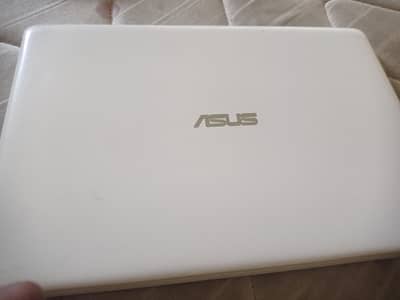 ASUS VivoBook E203N Mini Laptop – Great for Students/Basic Use