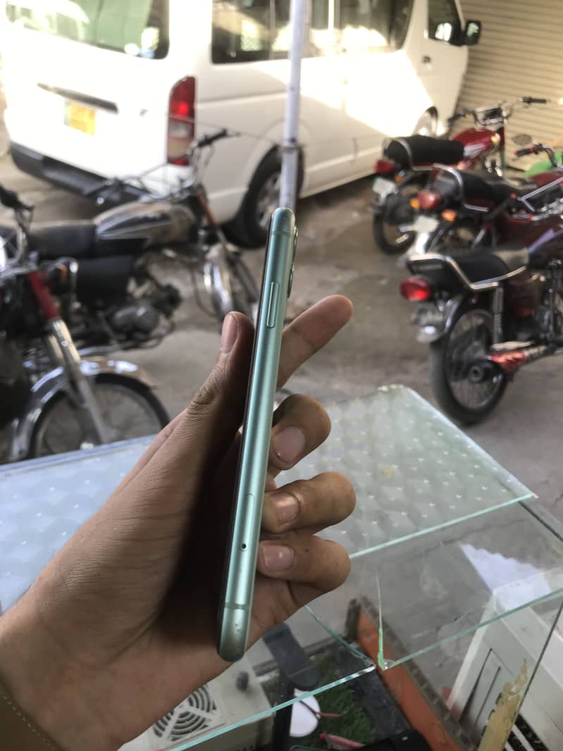 Apple iPhone 11 2