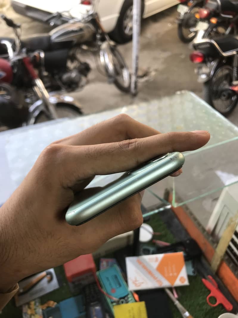 Apple iPhone 11 5