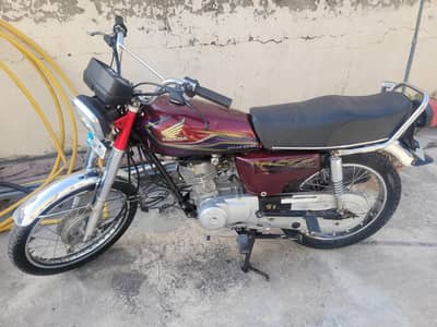 Honda 125 In lush condition