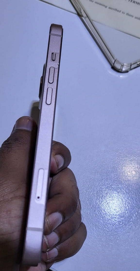 Apple iPhone 13 5