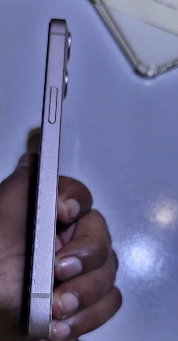 Apple iPhone 13 6