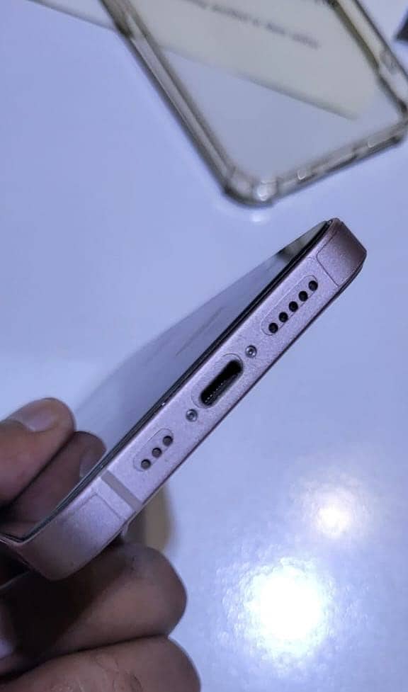 Apple iPhone 13 7