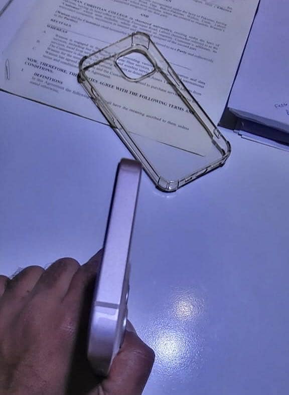 Apple iPhone 13 8