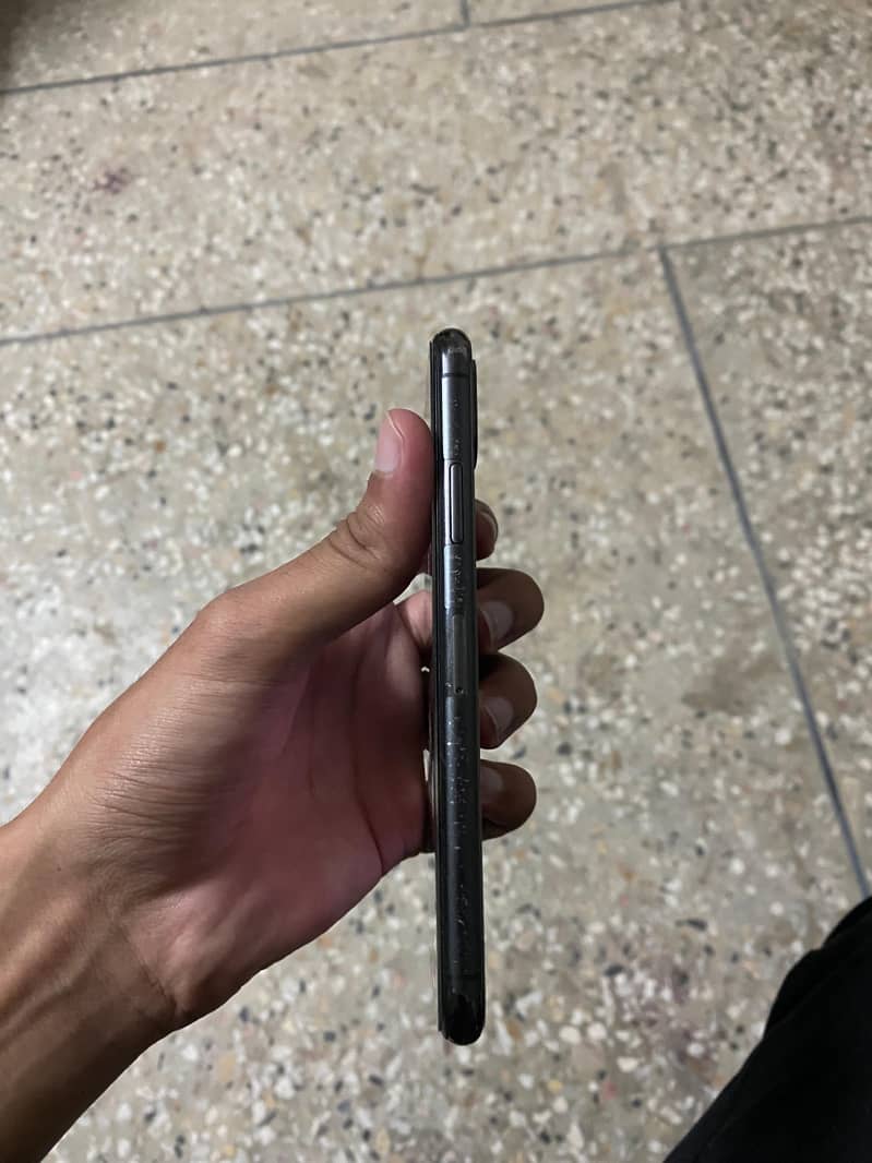 Apple iPhone X 3
