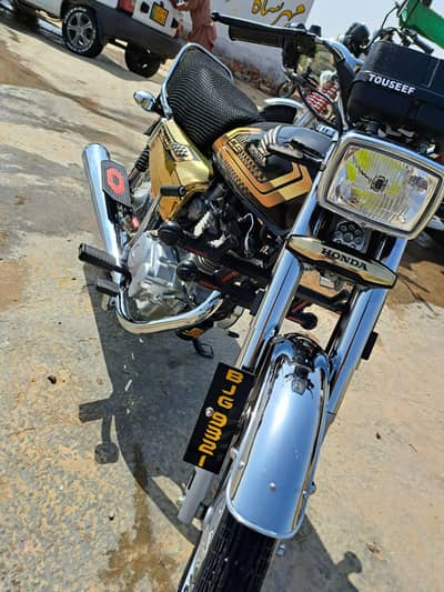HONDA 125 SELF START GOLD EDITION