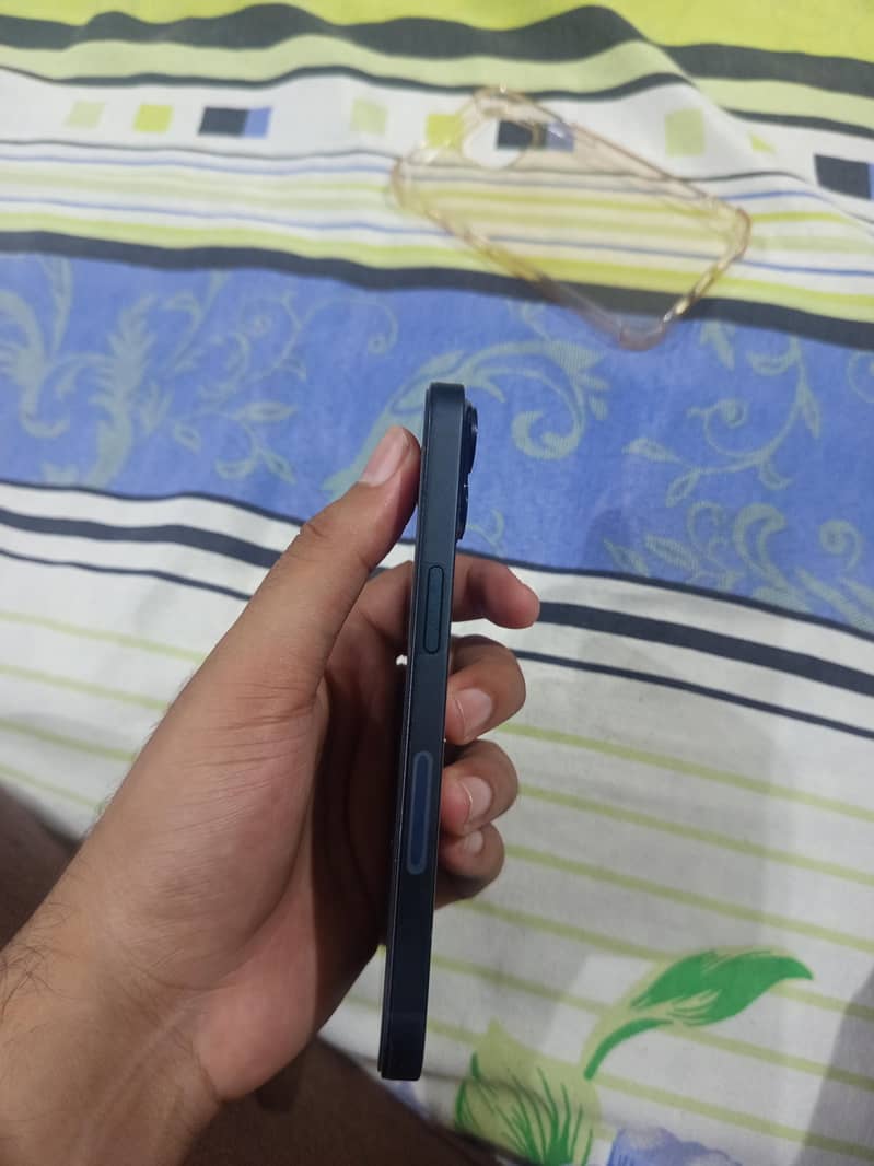 Apple iPhone 14 3