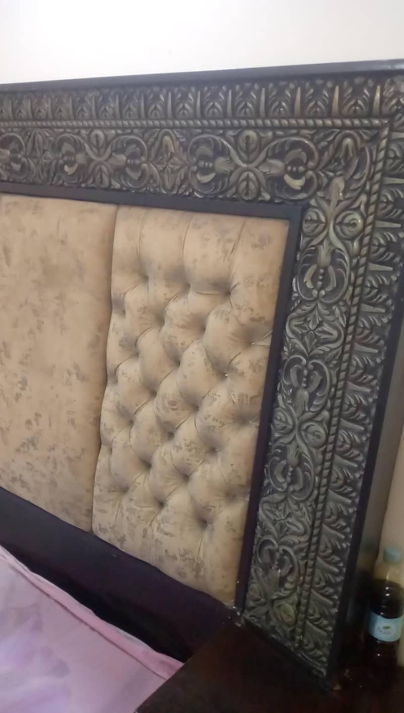 bed with sitables 1