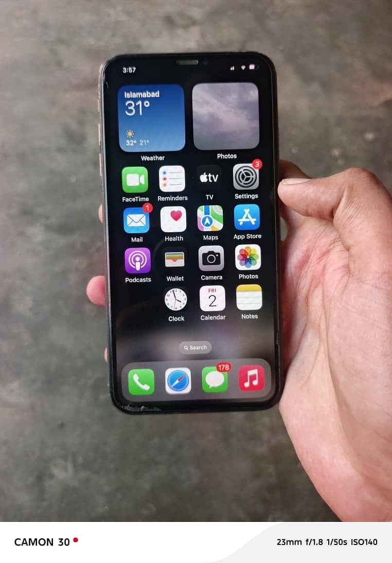 Apple iPhone XS Max 4