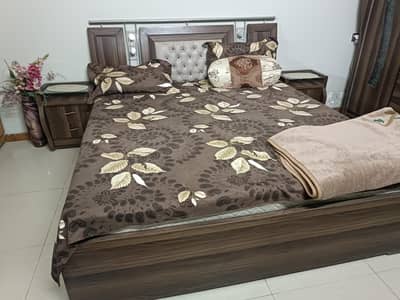 bedroom set 1 Almari 2 side table 1 dressing table bed with mattress