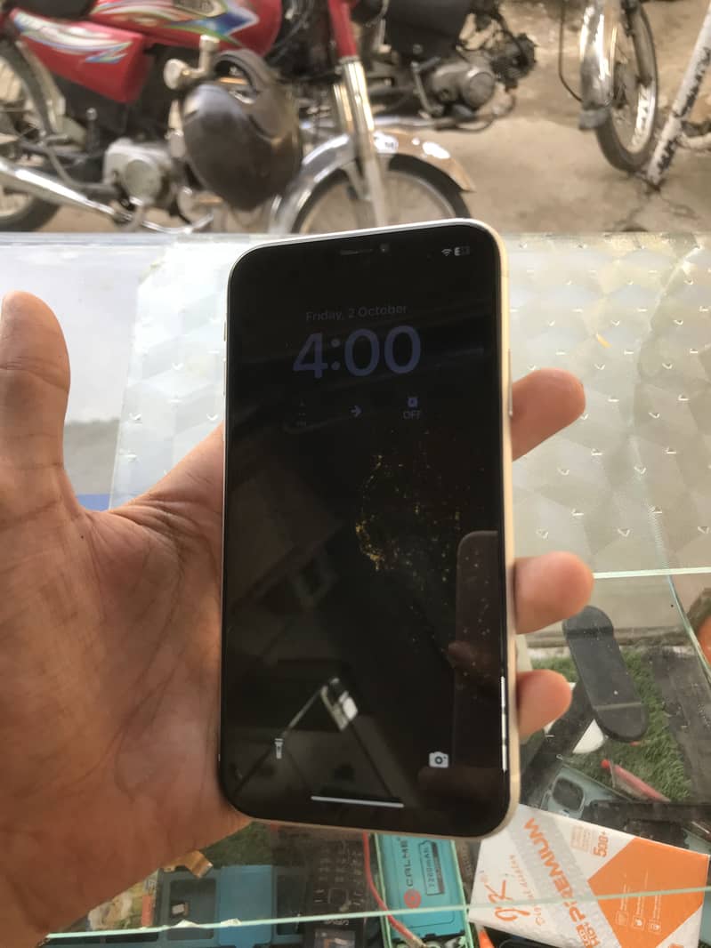 Apple iPhone XR 0