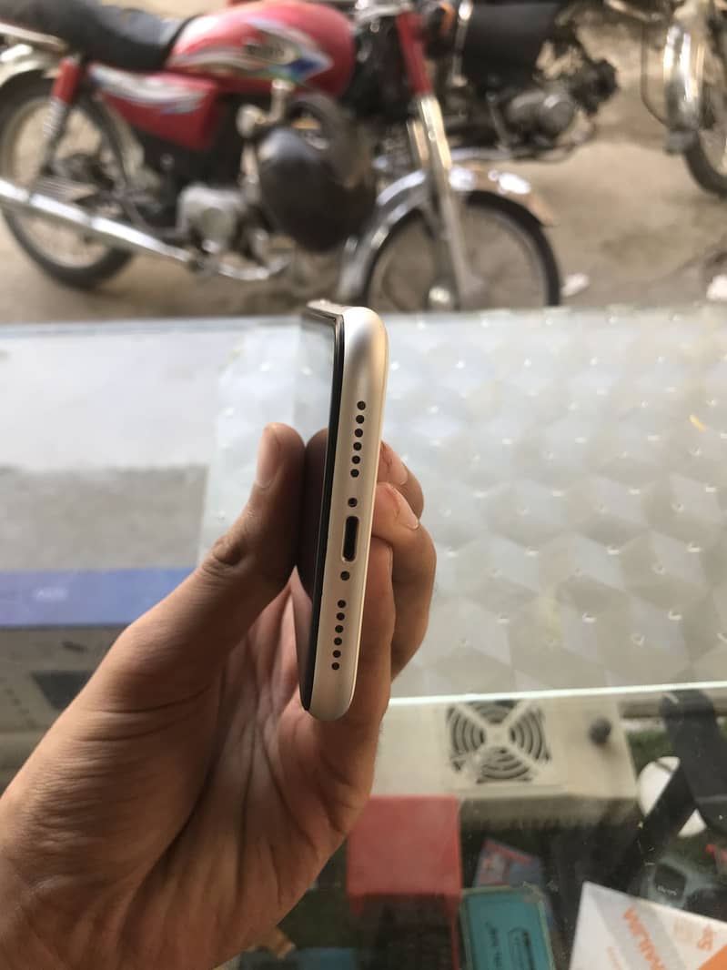 Apple iPhone XR 5