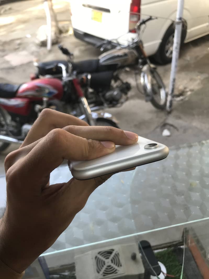 Apple iPhone XR 6