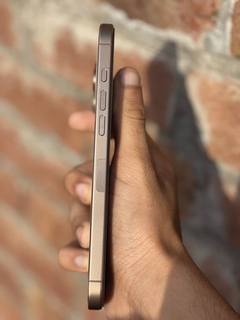 Apple iPhone 16 Pro Max 3