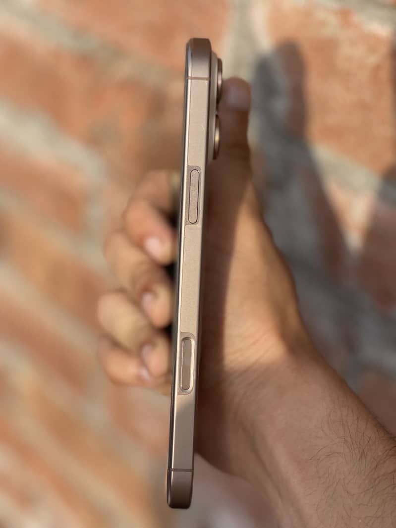 Apple iPhone 16 Pro Max 4
