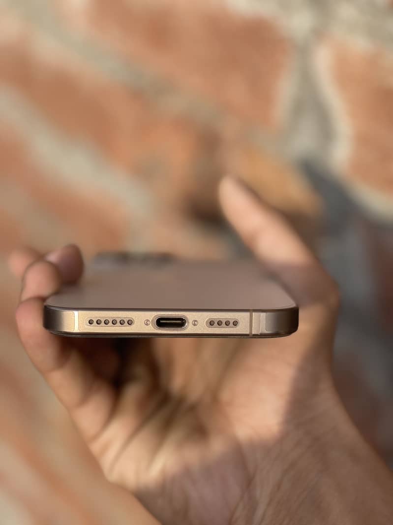 Apple iPhone 16 Pro Max 5