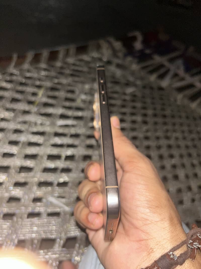 Apple iPhone 16 Pro Max 5