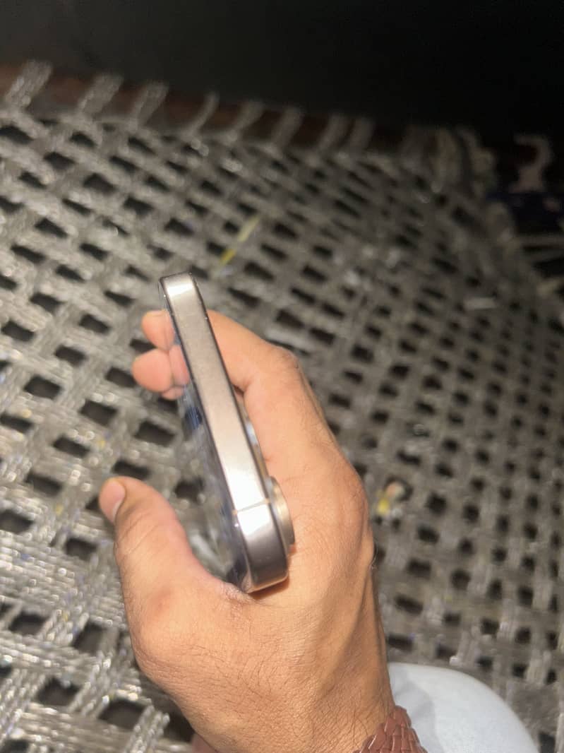 Apple iPhone 16 Pro Max 6