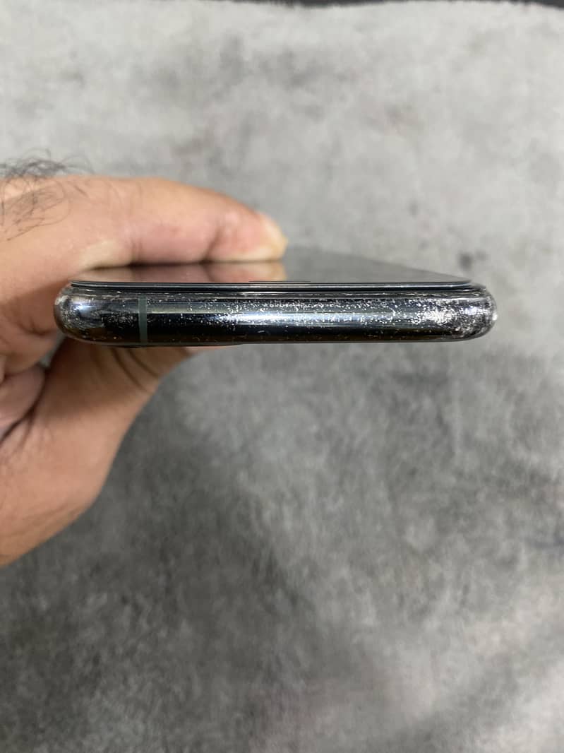 Apple iPhone 11 Pro 1