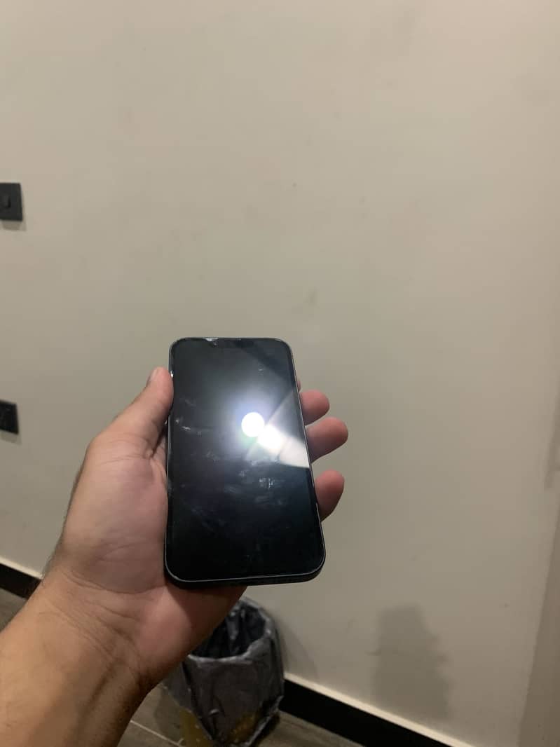 Apple iPhone 13 2