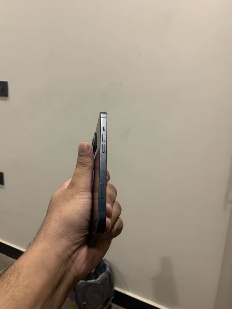 Apple iPhone 13 4