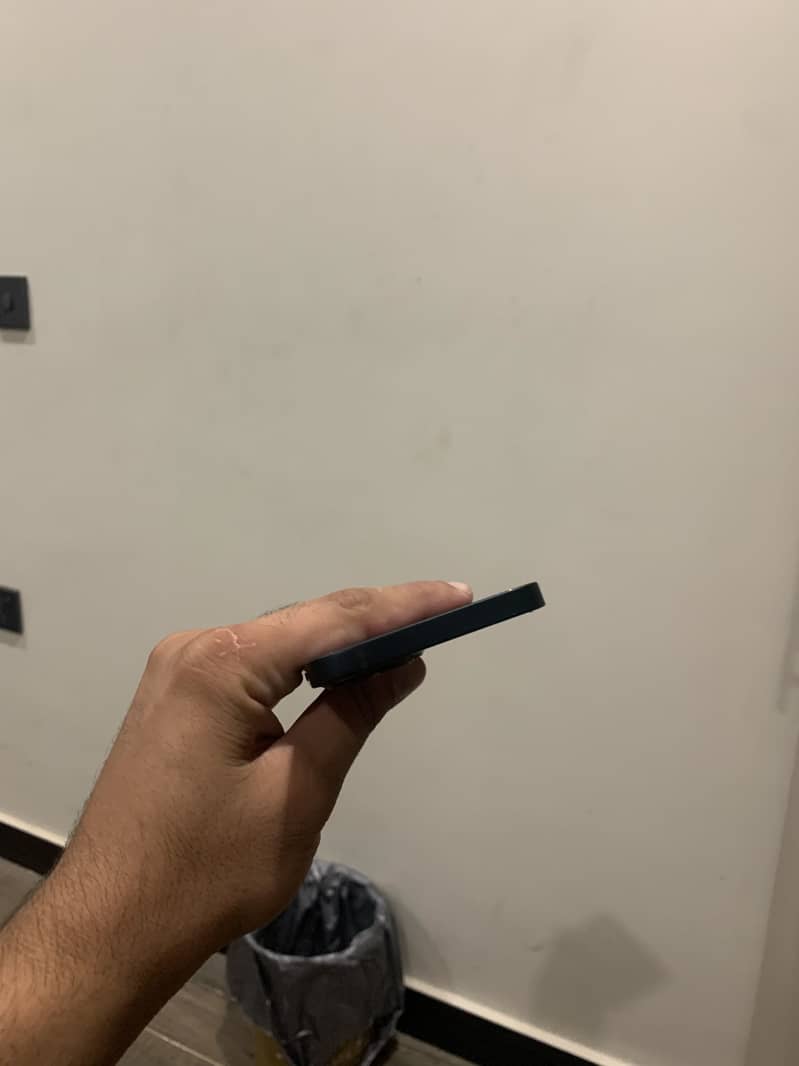 Apple iPhone 13 5
