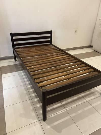 WOODEN SINGLE BED