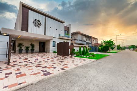 D H A Lahore 1 Kanal Brand New Mazhar Munir Design House With 100% Original Pics Available For Rent