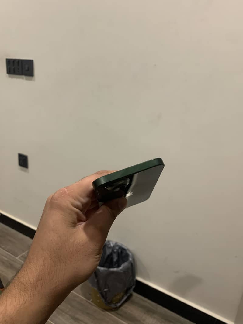 Apple iPhone 13 1