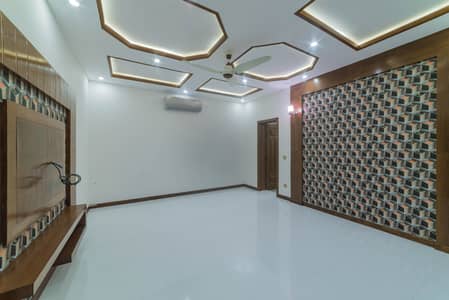 D H A Lahore 1 Kanal Owner Build Design House With 100% Original Pictures  Available For Rent