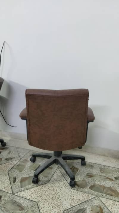 Office recolving chair brown leather good condition