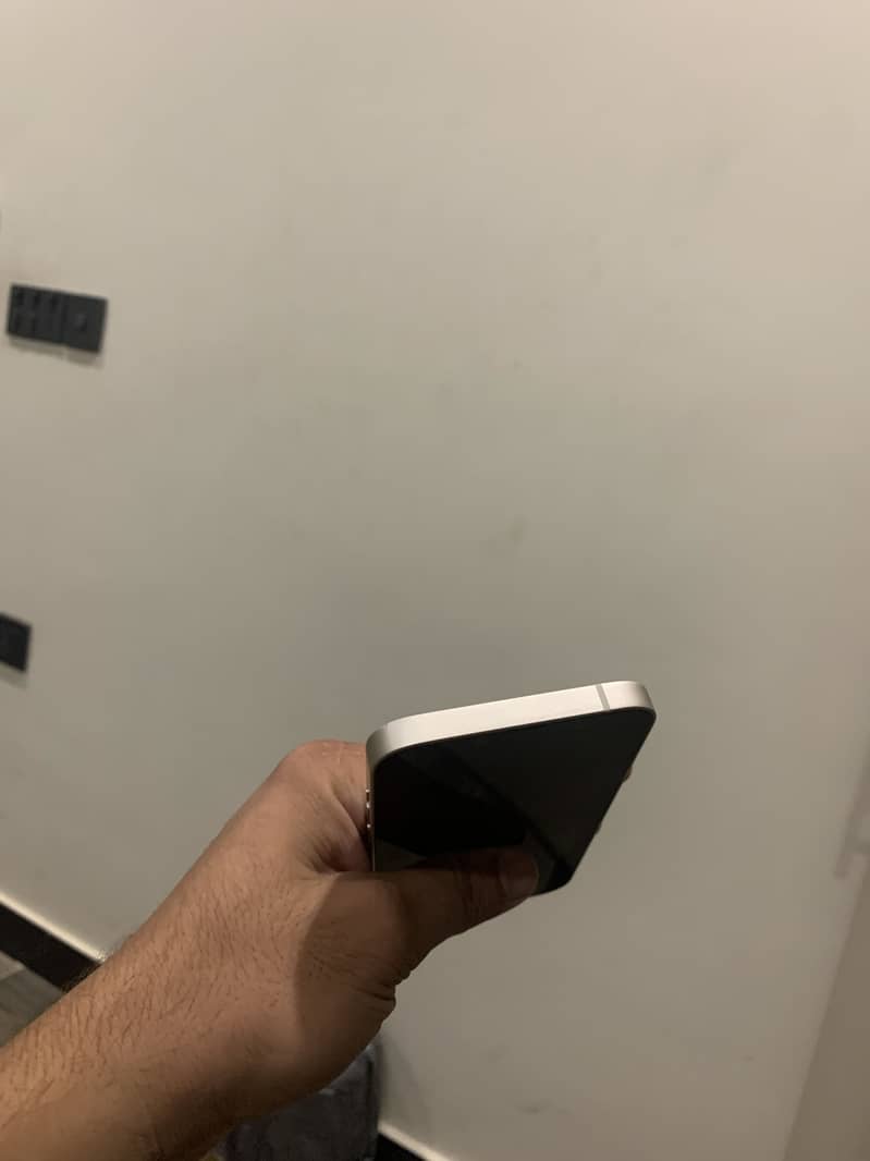 Apple iPhone 13 4