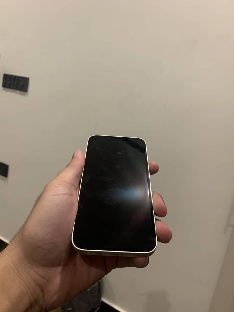Apple iPhone 13 5