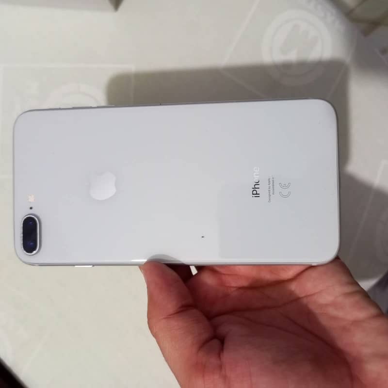 Apple iPhone 8 Plus 1
