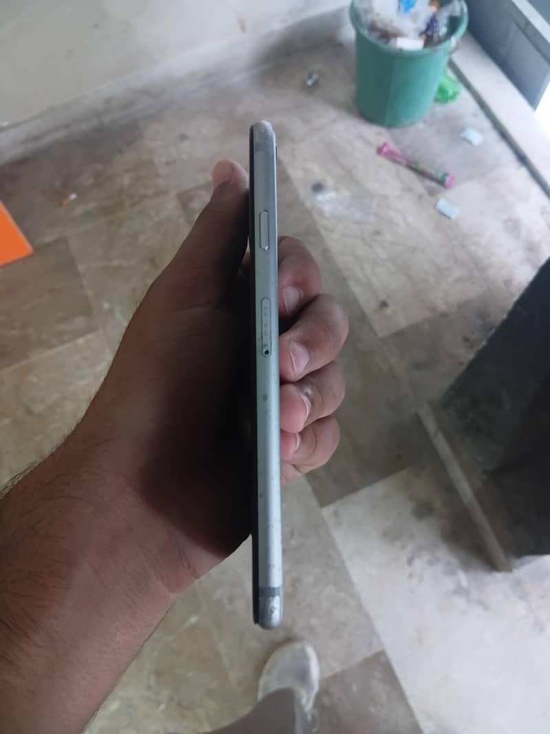 Apple iPhone 6S 1