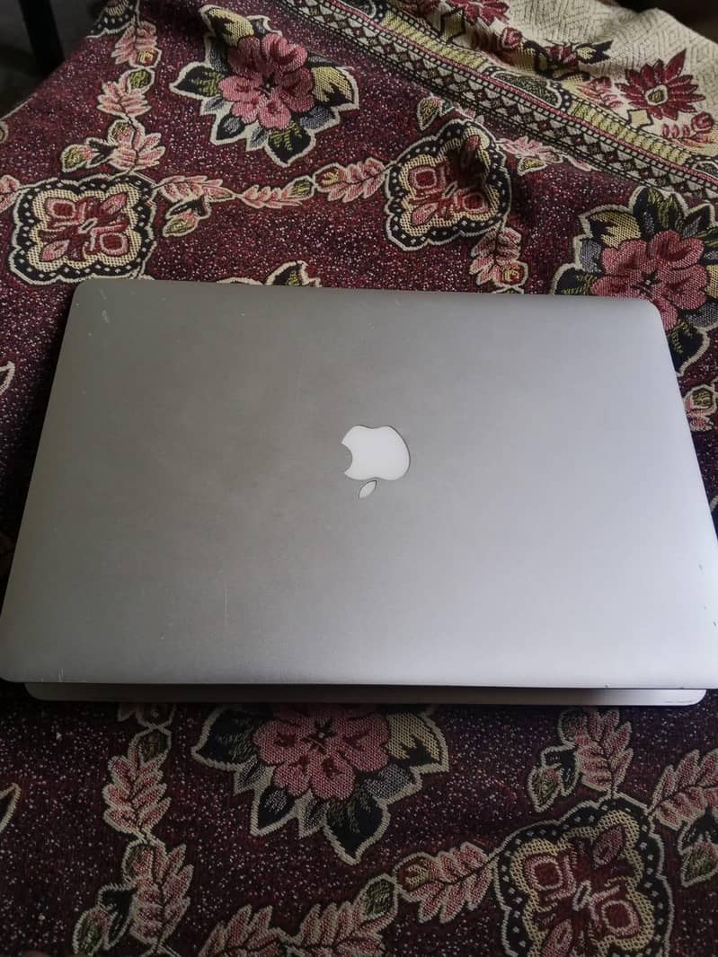Macbook 15 pro 0