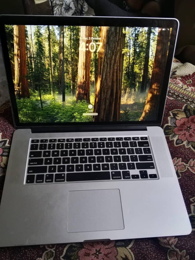 Macbook 15 pro 1