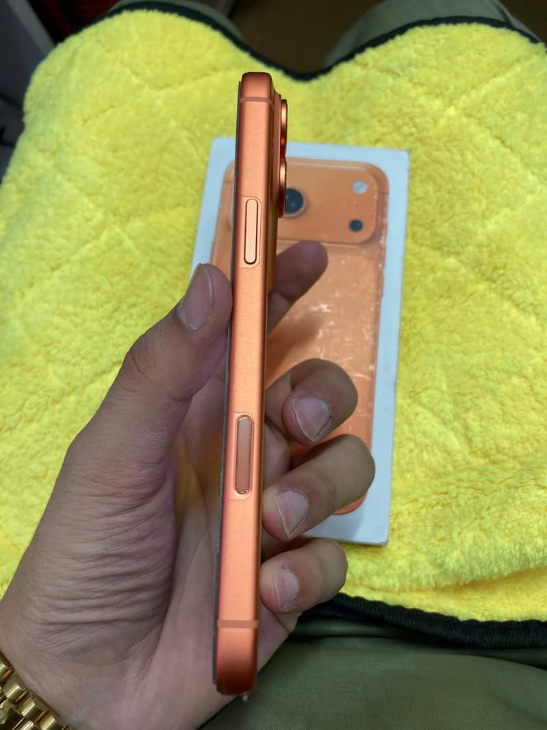 Apple iPhone 17 Pro Max 2