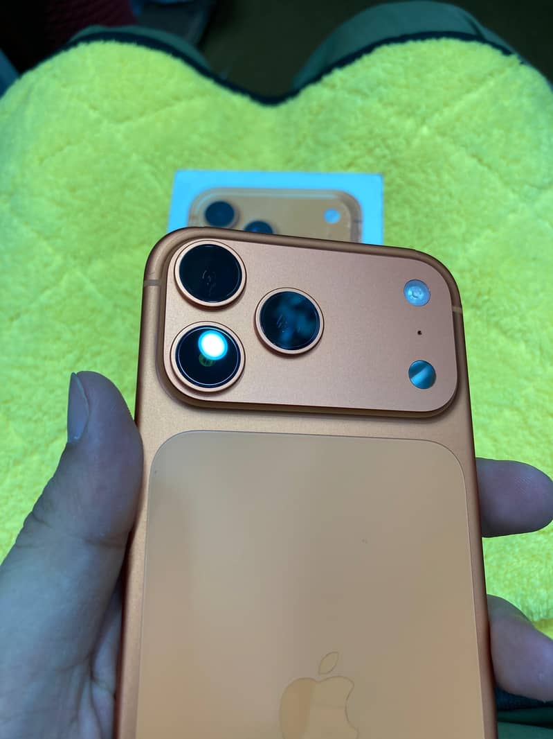 Apple iPhone 17 Pro Max 4