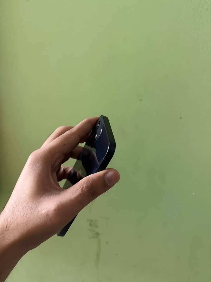 Apple iPhone 12 4