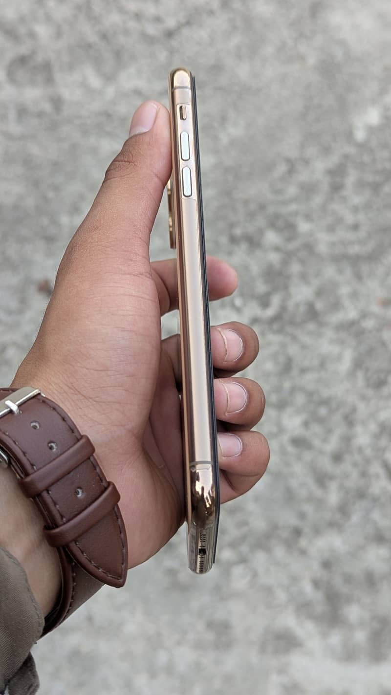 Apple iPhone 11 Pro Max 2