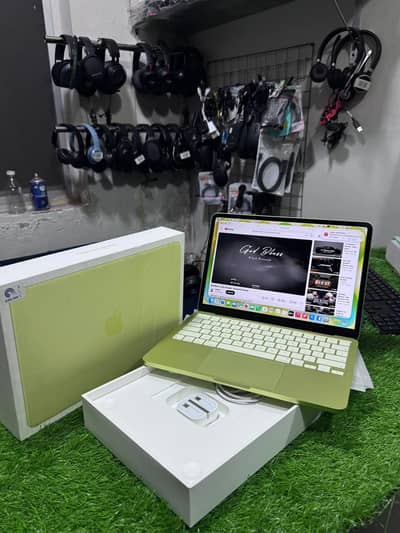MacBook neo new just box open