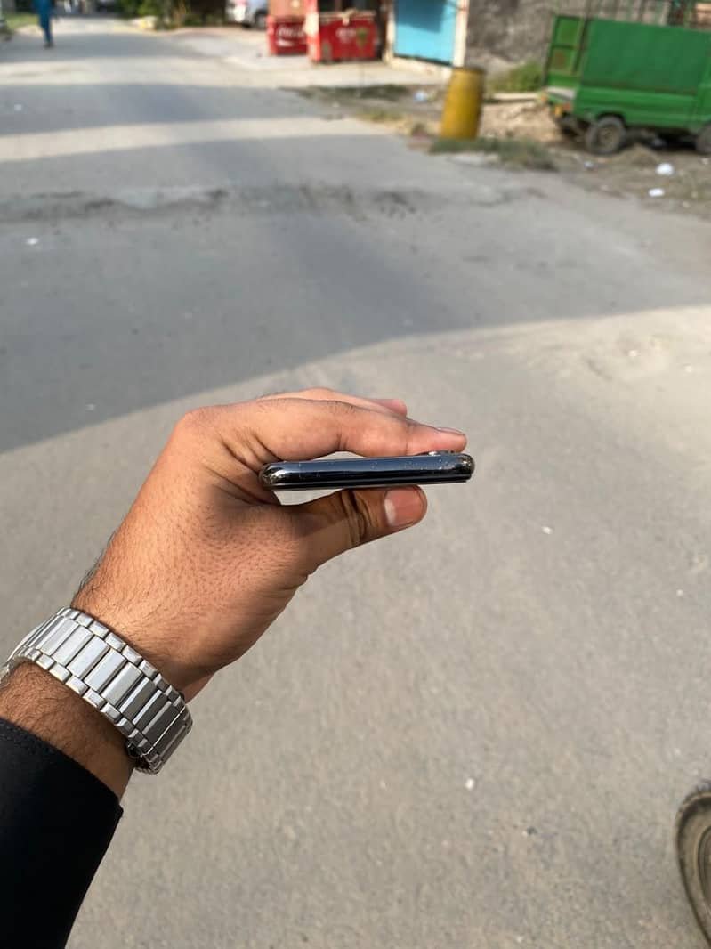 Apple iPhone X 6