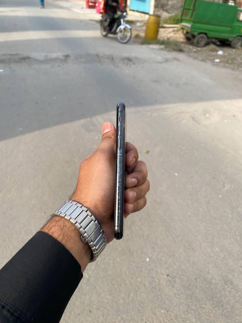 Apple iPhone X 5