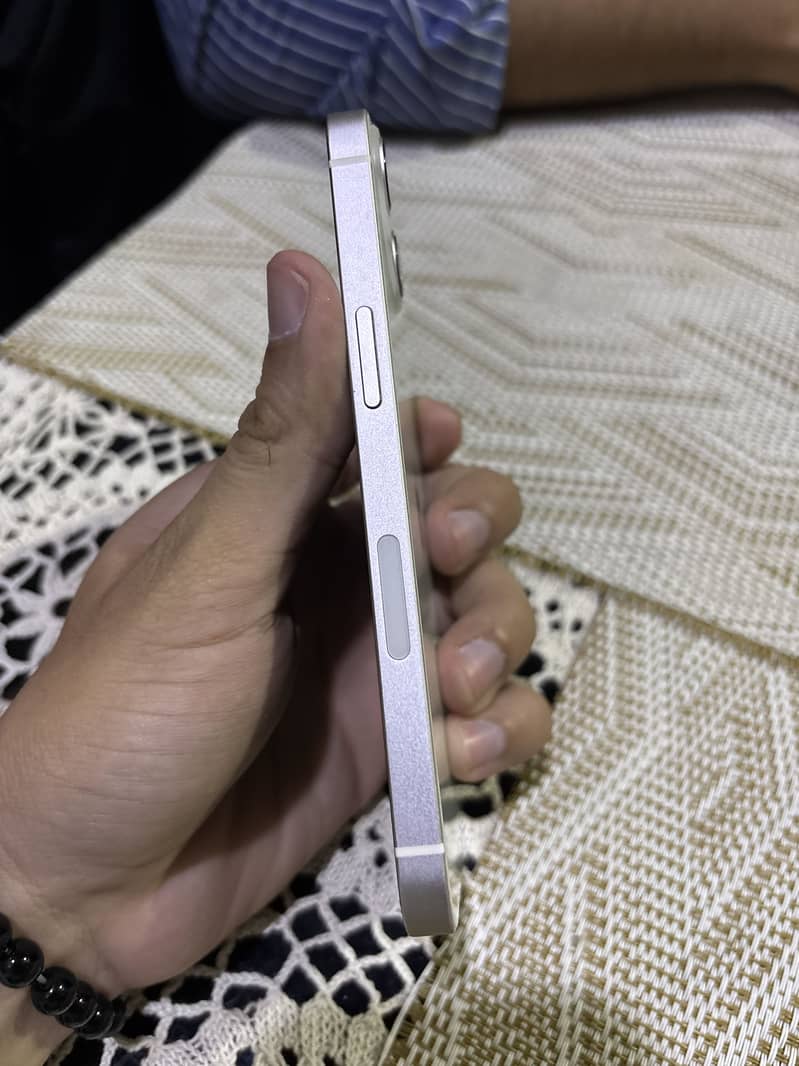 Apple iPhone 13 2