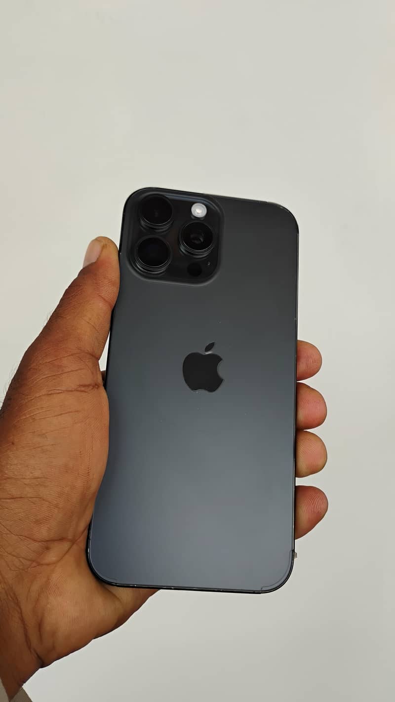 Apple iPhone 16 Pro Max 1