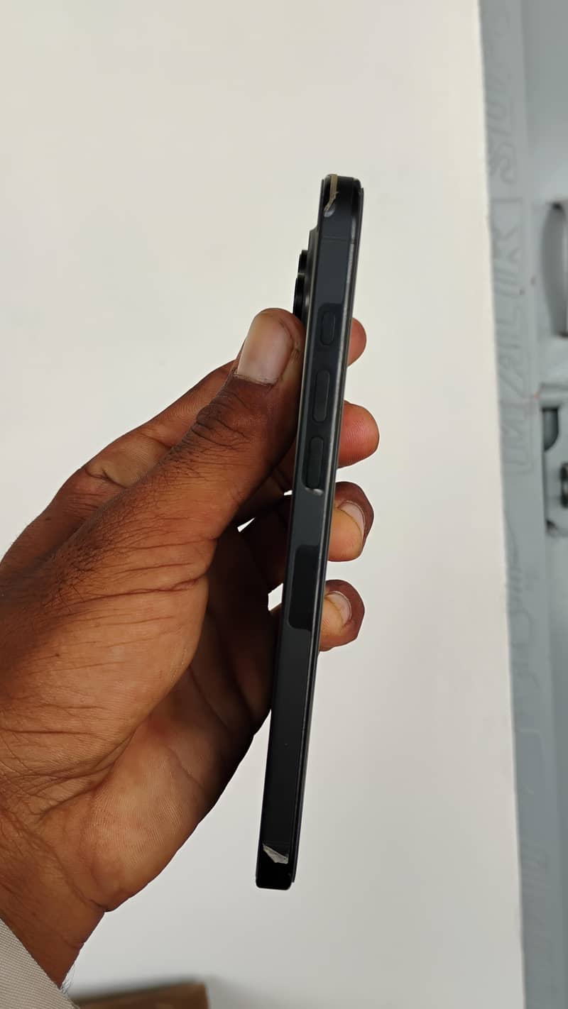 Apple iPhone 16 Pro Max 3