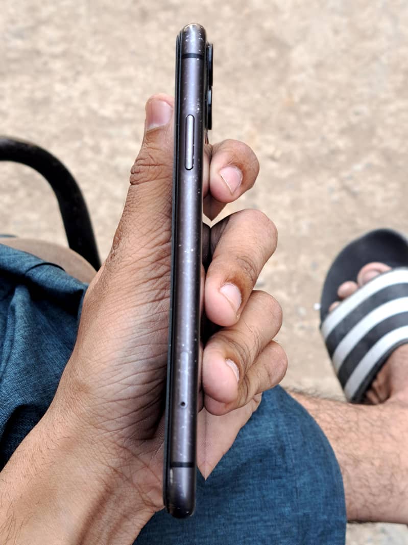 Apple iPhone 11 0