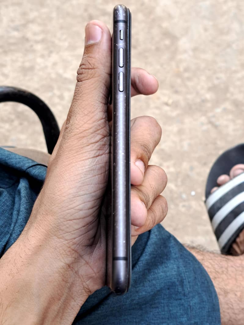 Apple iPhone 11 3